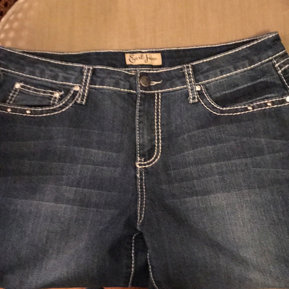 Earl Jean Capris